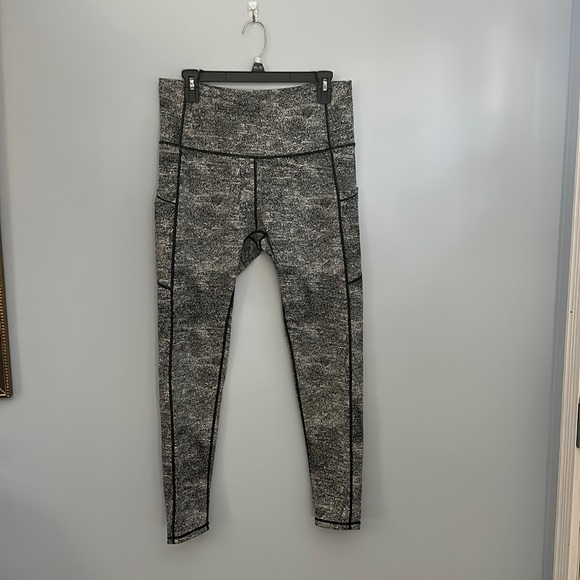 Athletic leggings - Picture 1 of 2